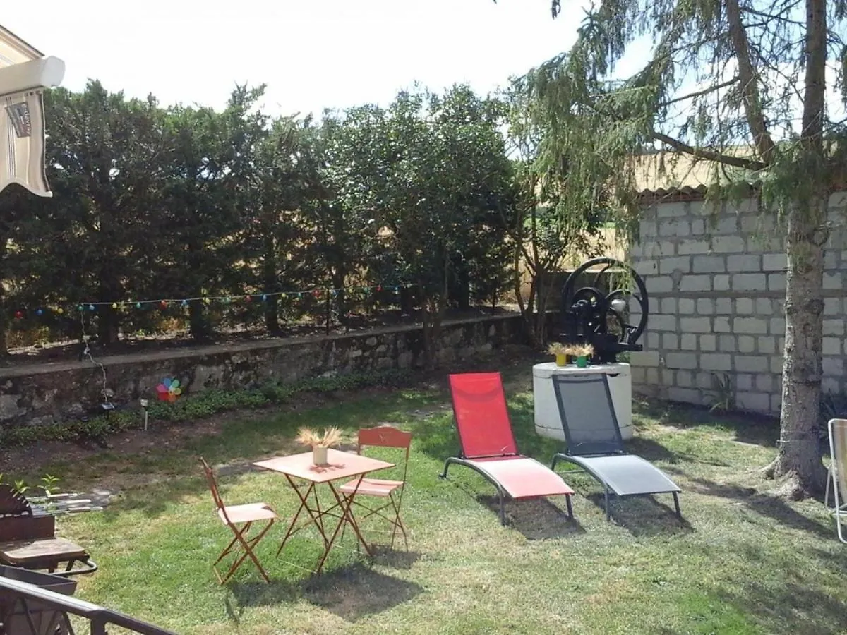 Maison De Ferme Renovee Avec Terrasse, Jardin Et Equipements Modernes A Taxat-Senat - Fr-1-489-363 0*,  France
