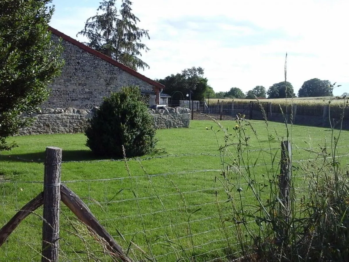 Maison De Ferme Renovee Avec Terrasse, Jardin Et Equipements Modernes A Taxat-Senat - Fr-1-489-363 Holiday home